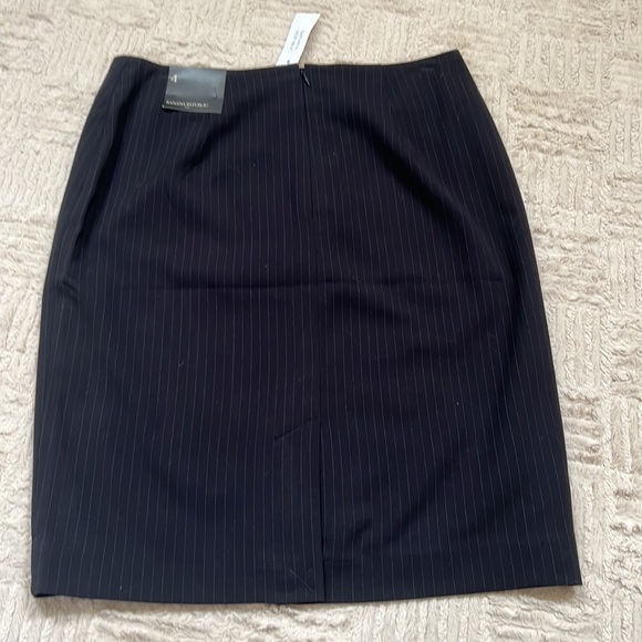 Banana Republic lined skirt, navy pinstripe, Size 4, New with tags - Picture 4 of 16